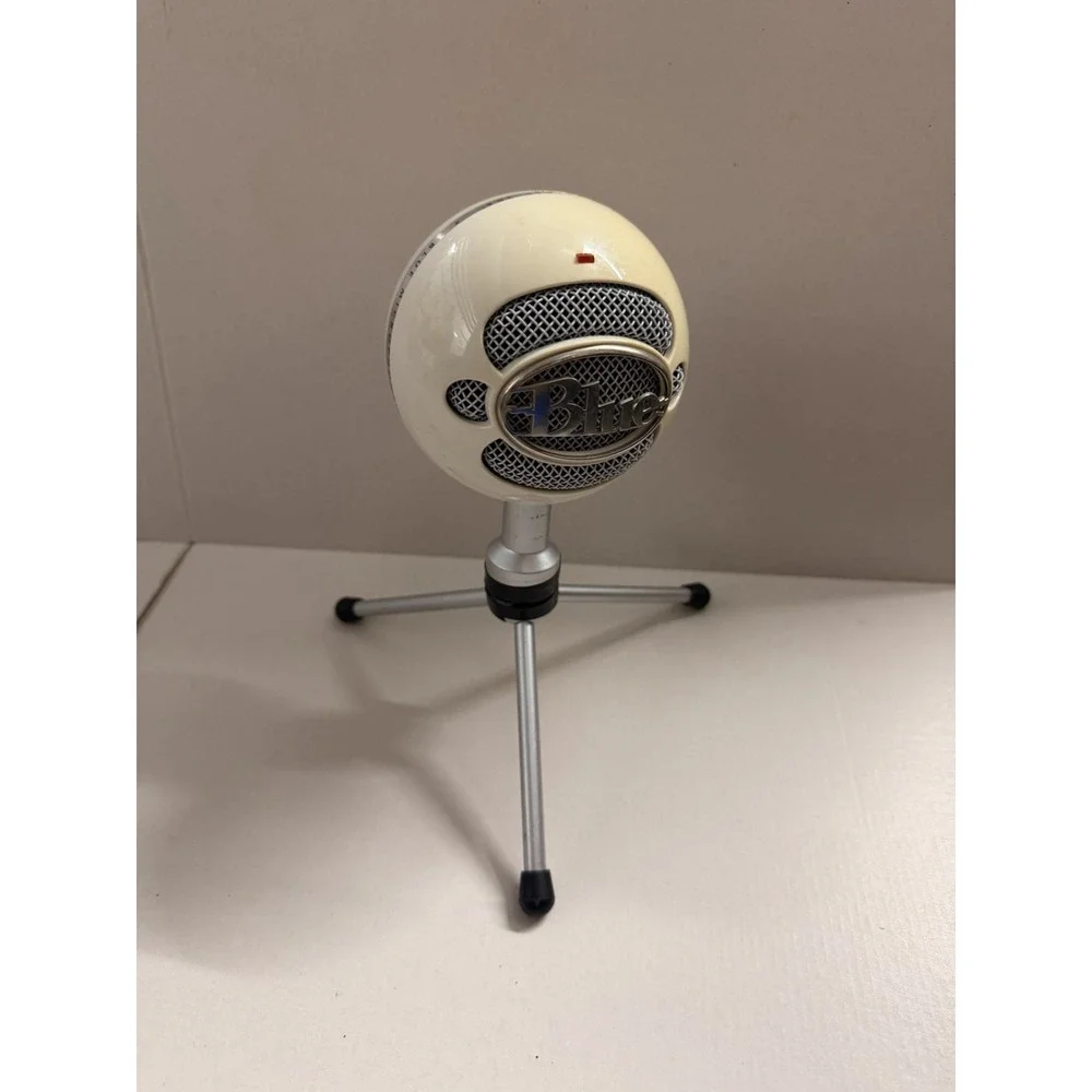 Blue Microphones Snowball USB Microphone (White) with Tripod Stand